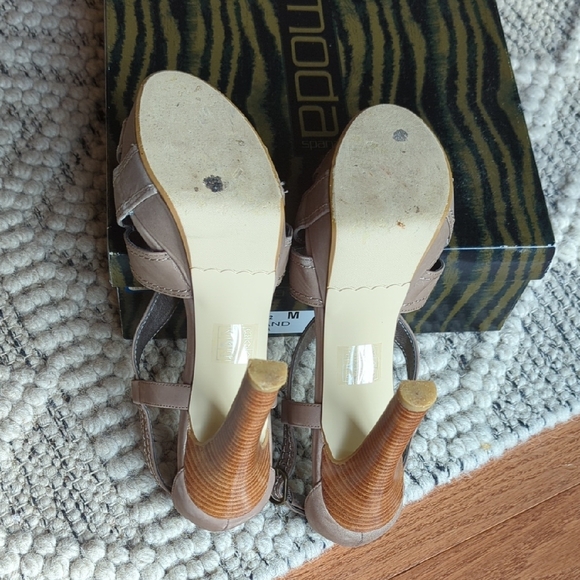 Moda Women's Beige Strappy Heels - Picture 6 of 9